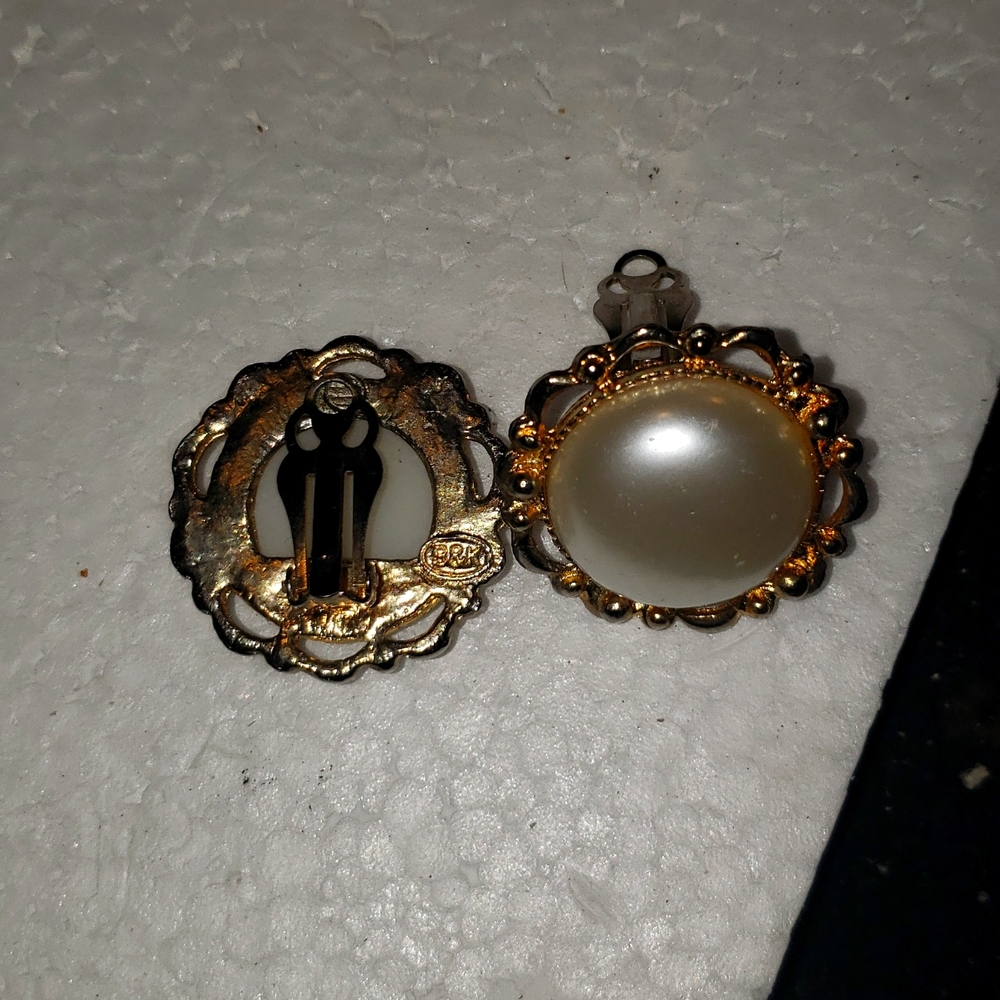 1-Pair Large Faux-Pearl B8K Clip-On Earrings